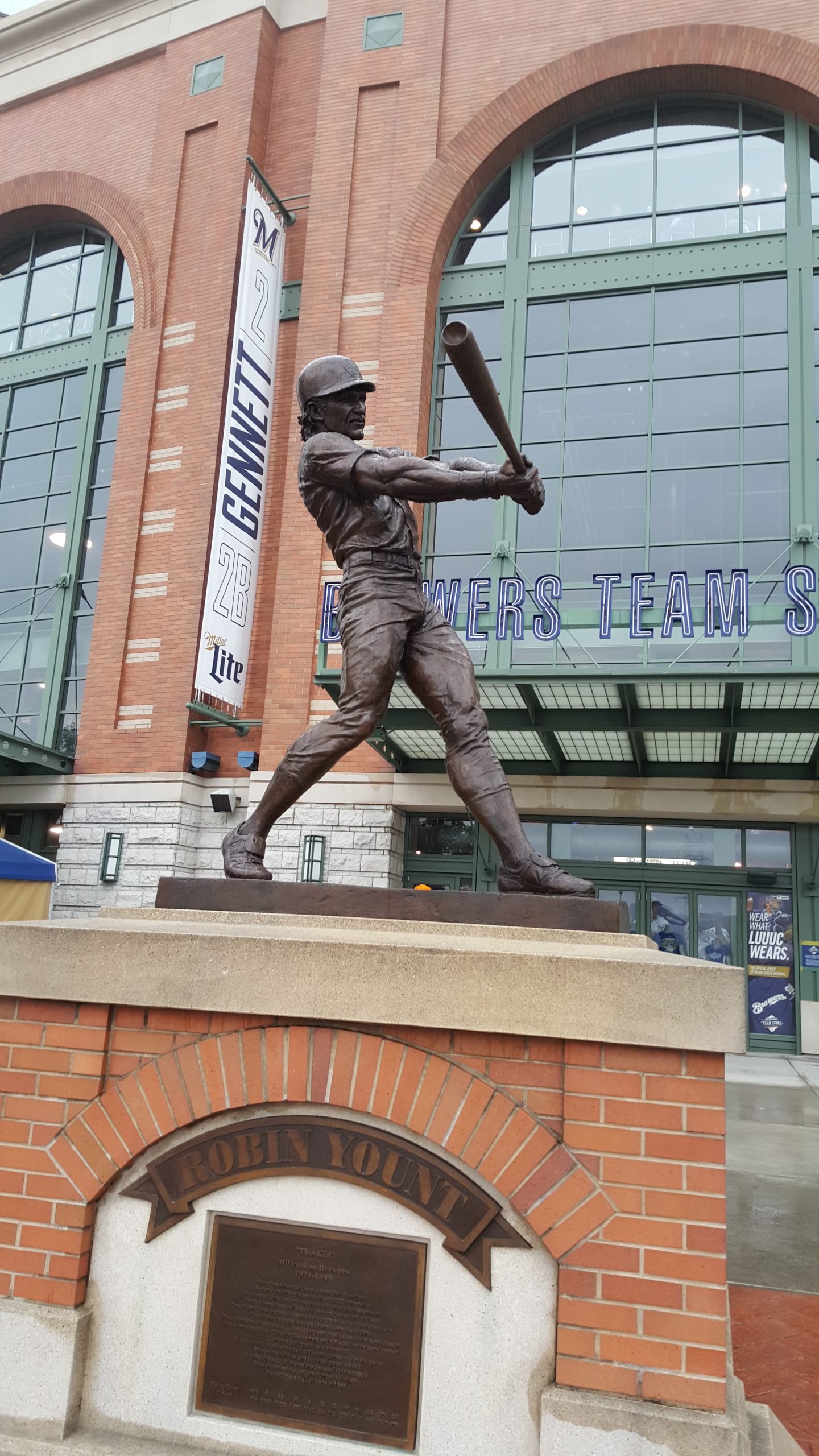 The Kid, The statue of Robin Yount outside Miller Park.